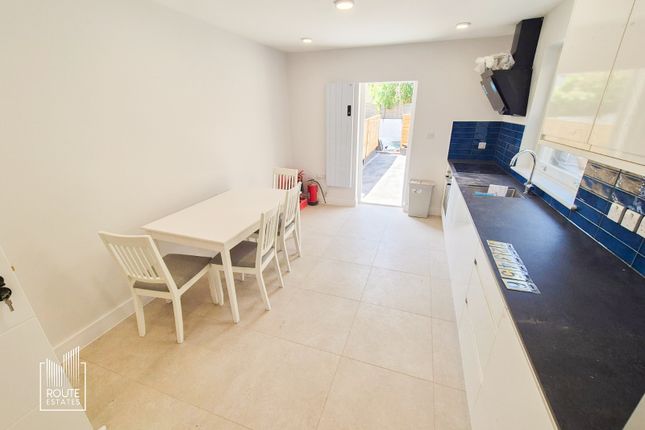 Room 2 21, Park Road, Greater London photo 5