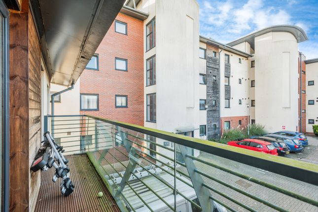 Flat for sale in Orpen Close, Swindon, Wiltshire