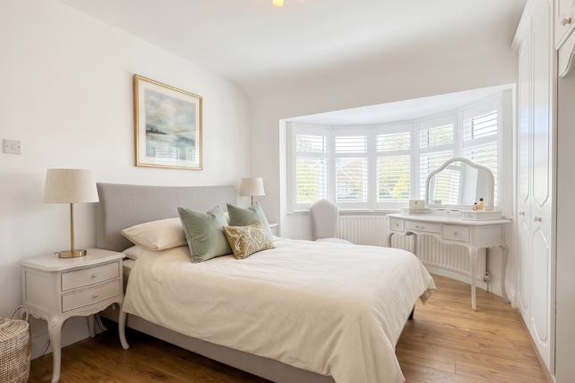 Worcester, Worcester Crescent, London photo 2