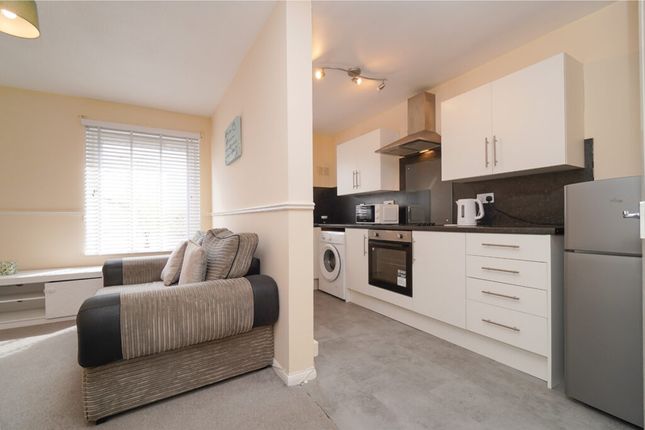 6, Kestrel Court, Clydebank photo 4