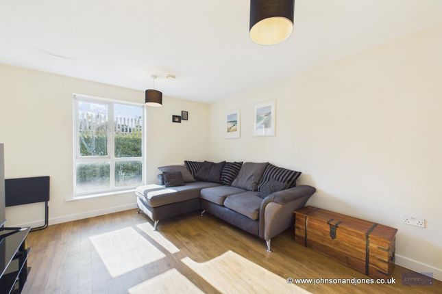 Harrow Close, Addlestone photo 4