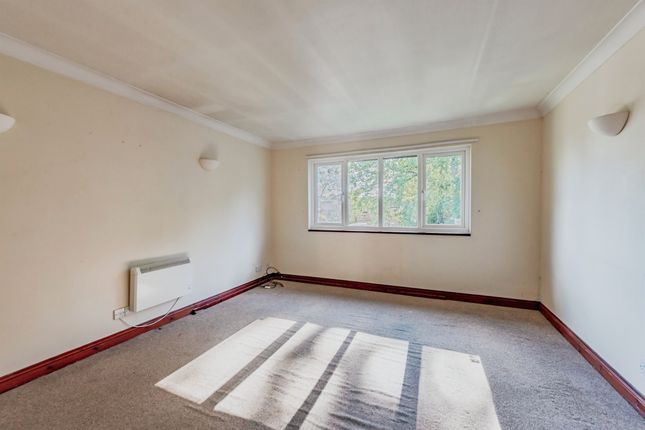 Perryfield Road, Crawley photo 4
