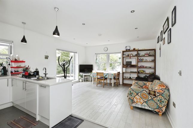 Apartment 4, Broughton Court, 24c, High Street, Harrogate photo 4