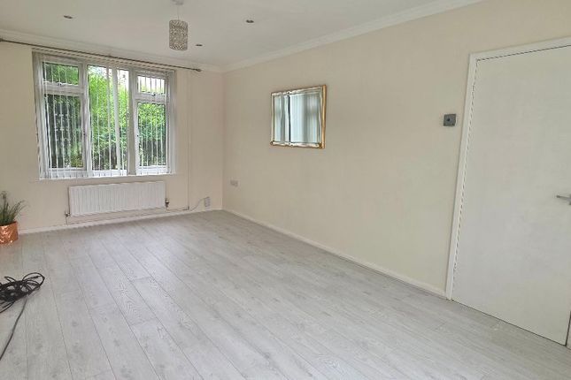 11 Mersey Close, Manchester photo 5