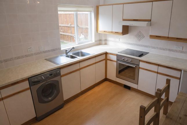4, Campion Gardens, Gateshead photo 2