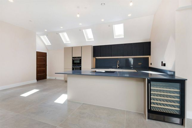 The Penthouse,, The Penthouse, Winscombe Court, Tadworth photo 4