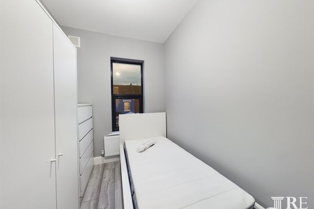 Room 4, F/F Flat 36, Beaconsfield Road, London photo 2