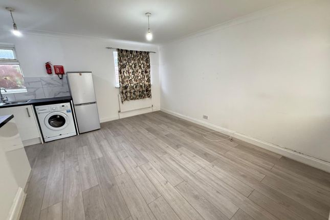 Renfrew Road, Hounslow photo 2