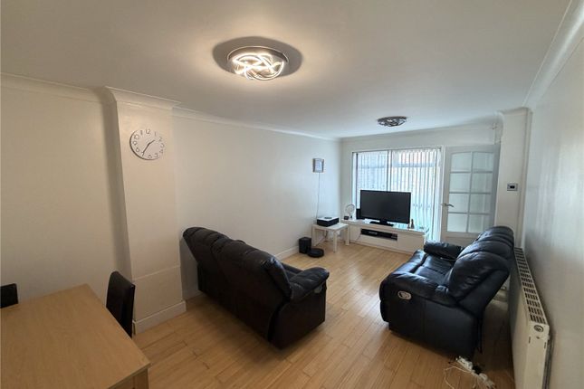 61, Trent Road, Slough photo 2