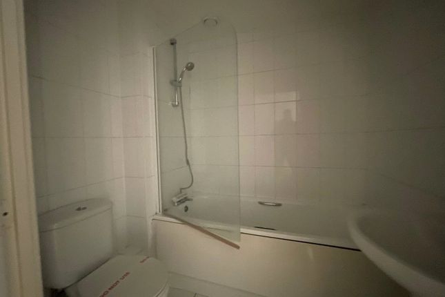 Flat 9, Magnum House, 164, London Road, Kingston upon Thames photo 4