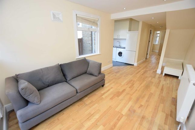 Thumbnail Flat to rent in Squires Lane, London