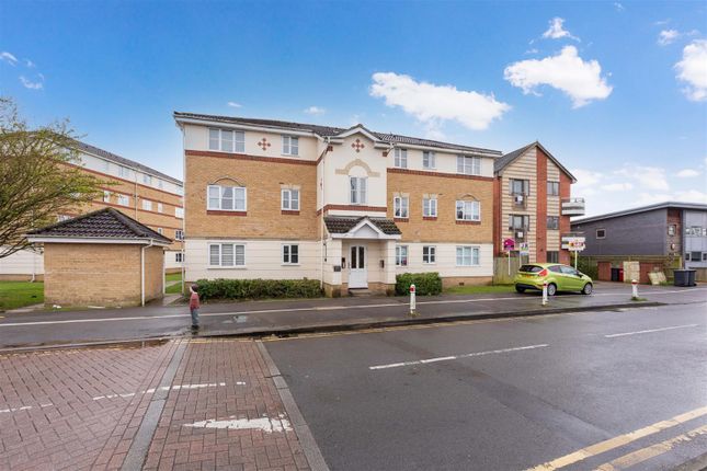 Thumbnail Flat for sale in Richards Way, Cippenham, Slough