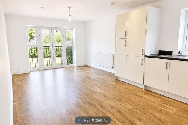 Flat, Southwood Court Stafford Avenue, Gidea Park photo 3