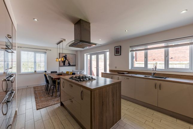 1, Sharpe Close, Lichfield photo 4