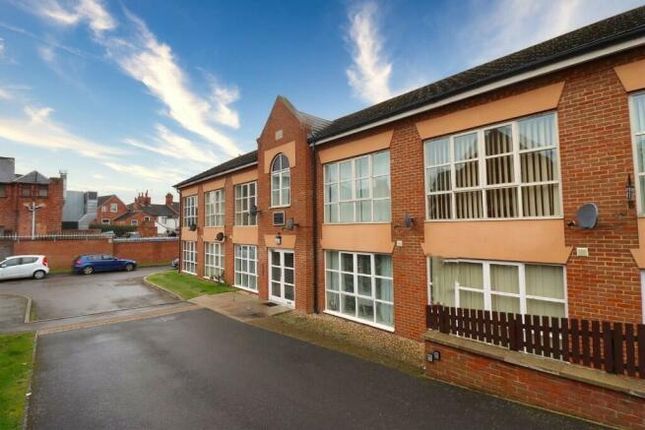 Thumbnail Flat to rent in Bath Road, Kettering
