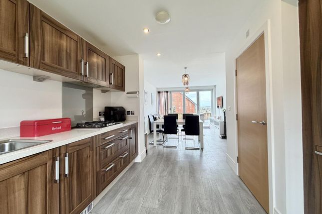 39, Bluebell Avenue, Leeds photo 4