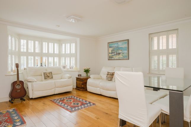 Flat 1, The Oriels, 146, Kingston Road, Wimbledon, London photo 2