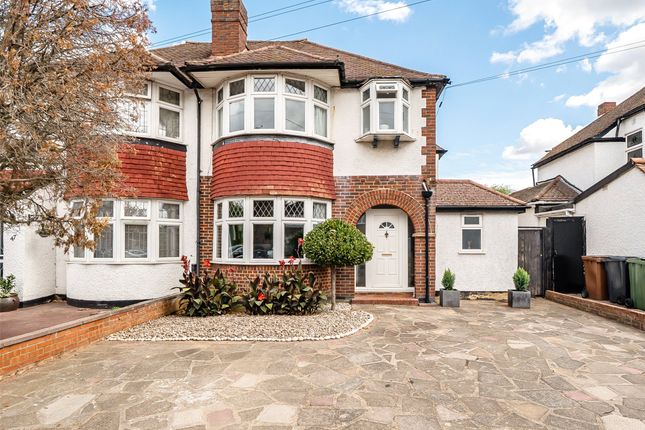 49, Woodlands Avenue, Surrey photo 4