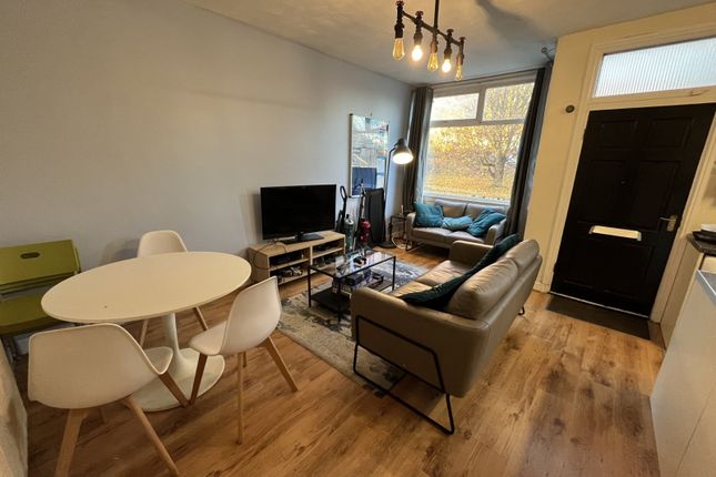 11, Talbot Avenue, West Yorkshire photo 3