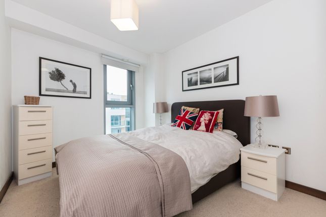 Flat to rent in Vicentia Court, Battersea