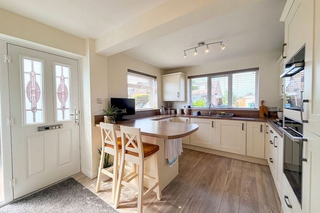 2 Shelley Close, Scarborough photo 2