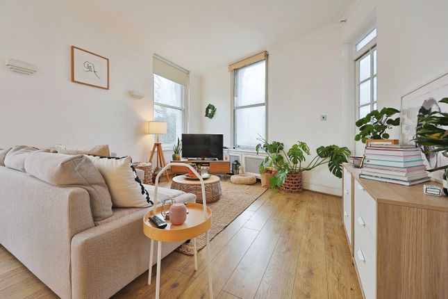 Flat for sale in 64 Queens Grove, London