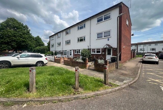 Thumbnail Town house to rent in Abbotts Drive, Waltham Abbey