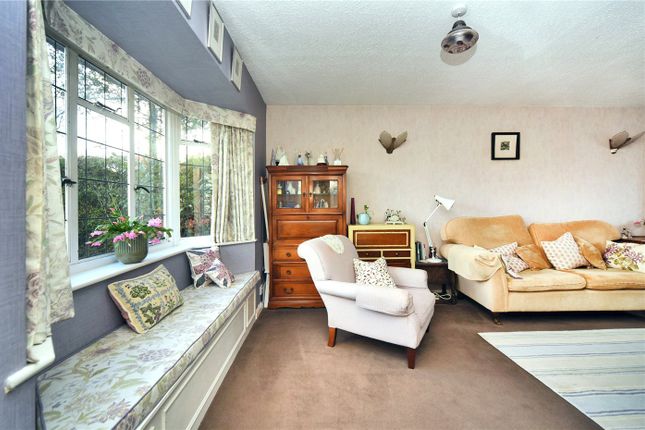 218, Chipstead Way, Surrey photo 3