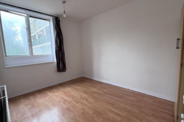 Flat 3 Dagobert House, Smithy Street, London photo 5