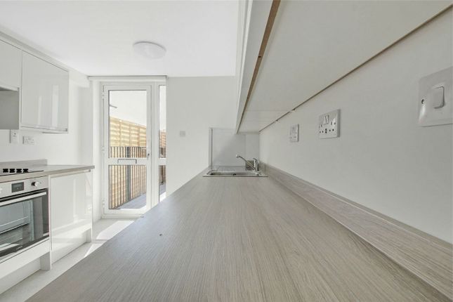 Flat 1, 219 A, Kenton Lane, Harrow photo 2