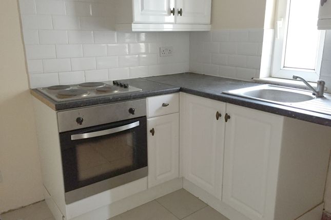 Flat 2, 162, Green Lane, Ilford photo 3