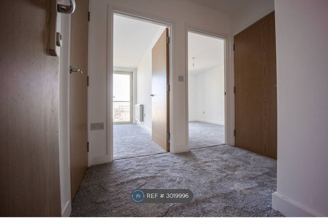 Flat, Harston Walk, London photo 3