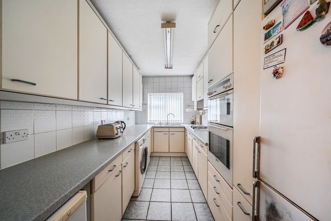 3, Lodge Close, Edgware photo 4