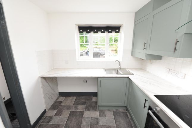 42, Rowantree Drive, Bradford photo 5