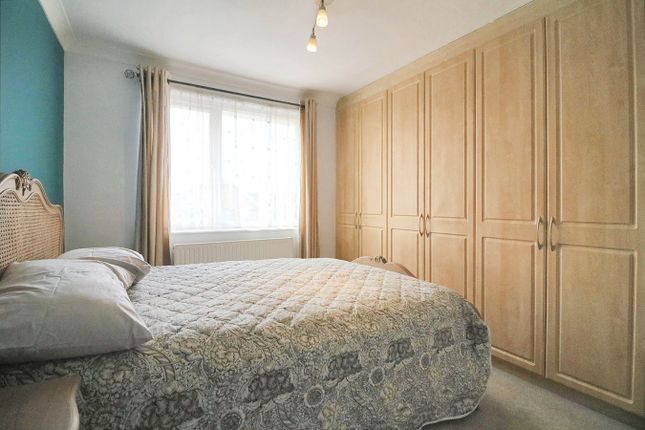 Room to rent in St Brides Avenue, Edgware