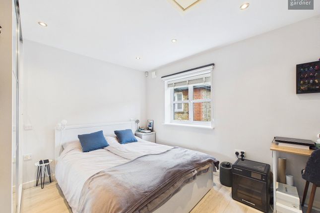 4 Farrs Mews, Ebury Road, Rickmansworth photo 3