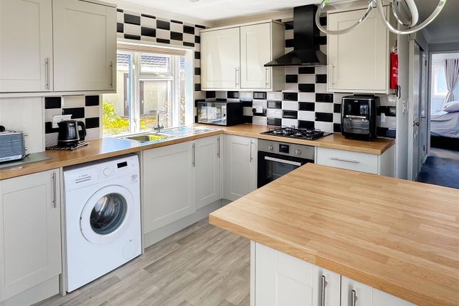 45 Kingsmead, Thornlea Park, Littlehampton photo 3