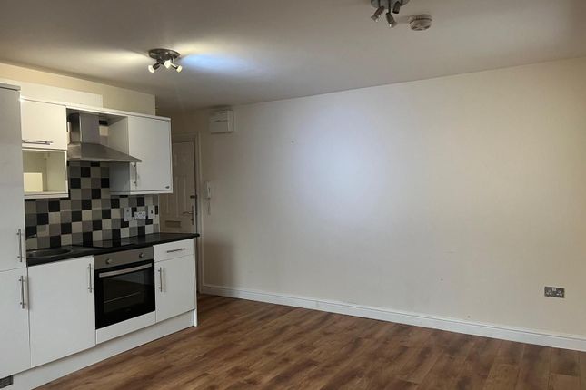 Thumbnail Studio to rent in Flat, Park Street, Luton