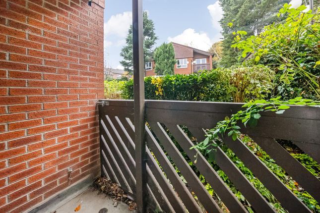 38, Cedar Close, London photo 3