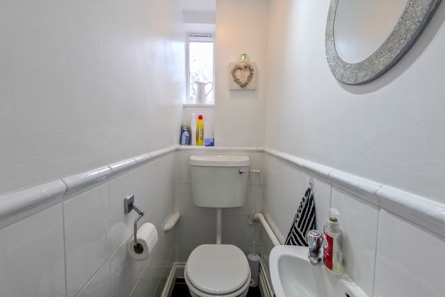 36, Woolf Close, Thamesmead photo 4