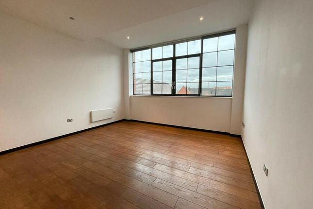 Thumbnail Flat to rent in Abbey Park Road, Leicester