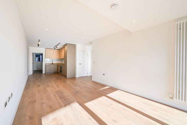 Thumbnail Flat to rent in Waters Edge Court, Bow, London