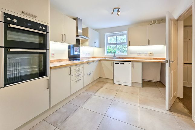 33 Hutton Gate, Harrogate photo 2