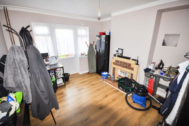 3, Shearley Close, Bedford photo 3