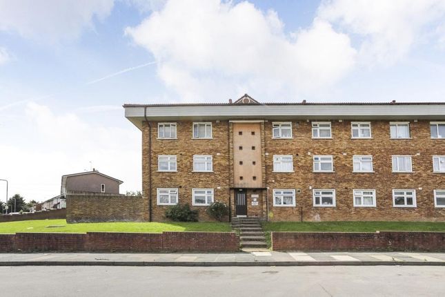 Flat for sale in Knights Way, Ilford