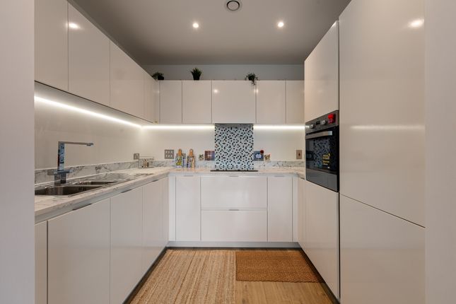 Flat 602, Great Eastern Court, 2, Springham Walk, London photo 3