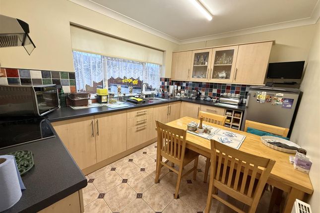 11, Bro Rhydybont, Llanybydder photo 2