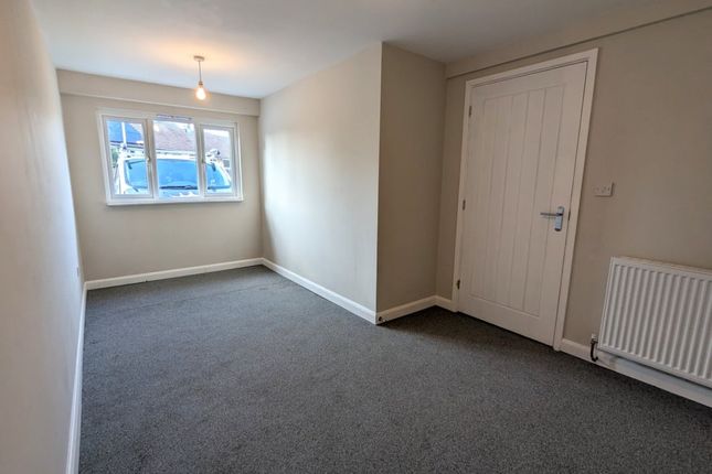 61, Dengayne, Basildon photo 4