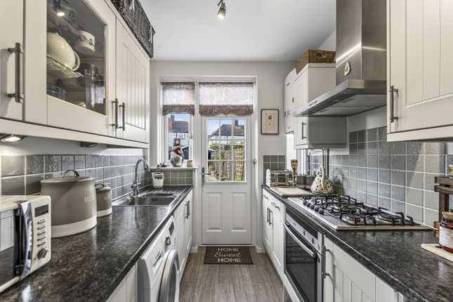 62, Rutland Drive, Morden photo 2