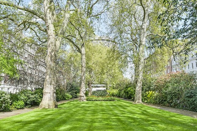 Flat to rent in Lowndes Square, Knightsbridge, London